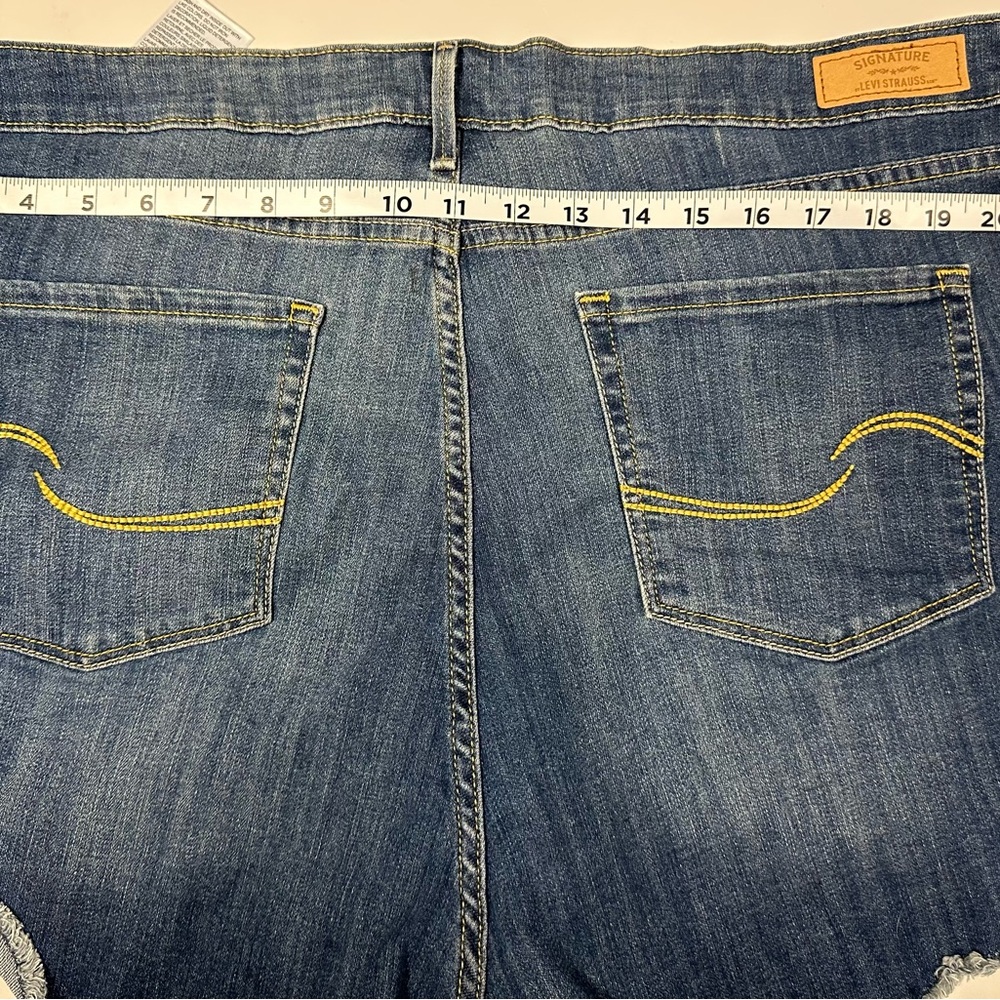 Levi's Blue Jean Shorts Distressed Cut-Off - Picture 5 of 6